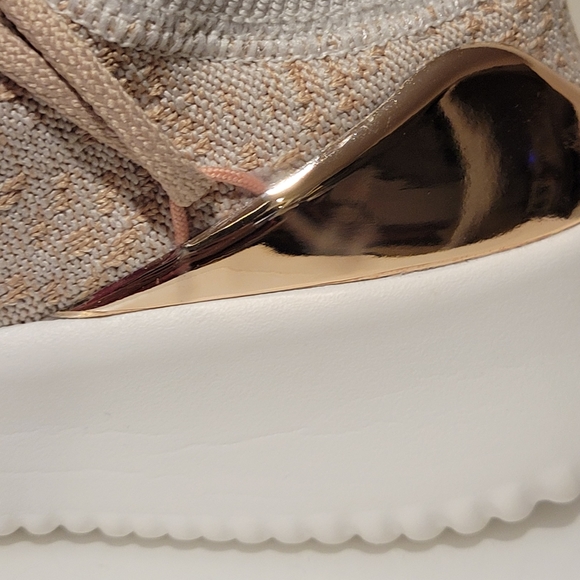 Ladies ADIDAS CLOUDFOAM Size 8.5 Rose Gold - Picture 7 of 8